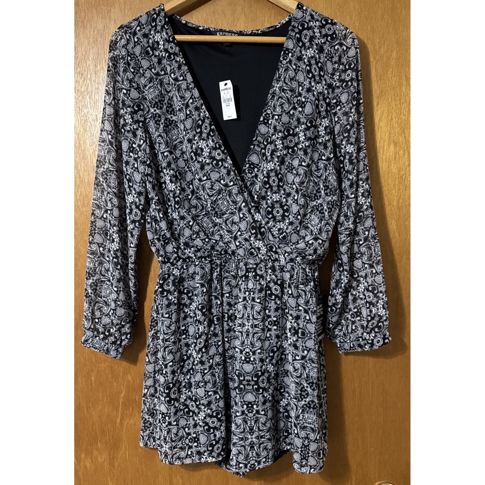 Express NWTMedium Black & White Patterned Long Sleeve Lined V Neck Romper Shorts